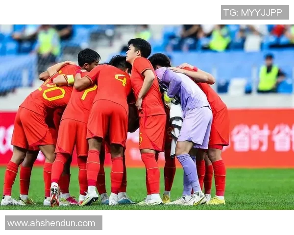 亚洲杯赛场燃情瞬间：精彩进球、扑救与逆转带来的激情与震撼